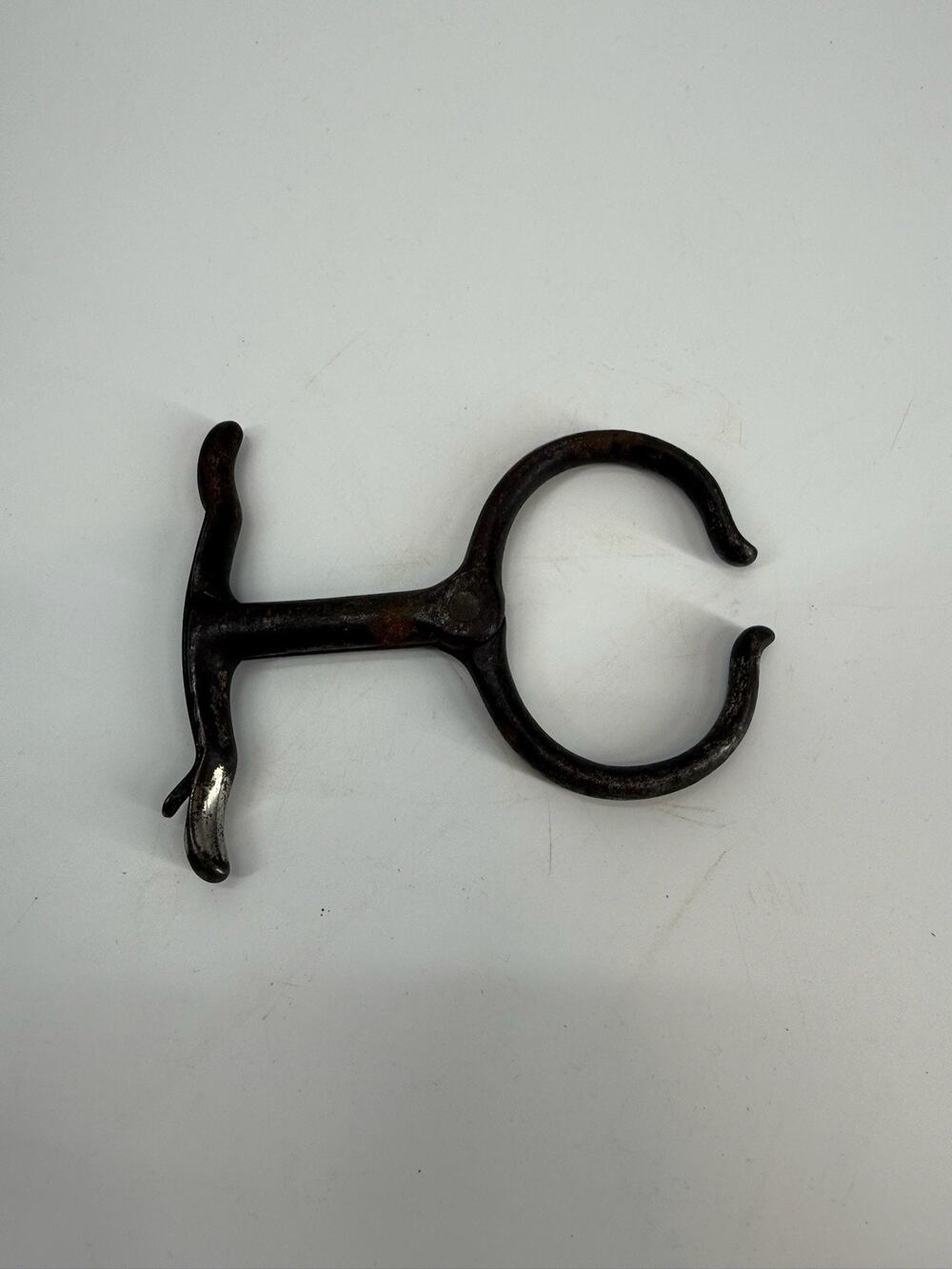 ANTIQUE IRON CLAW HAND CUFF